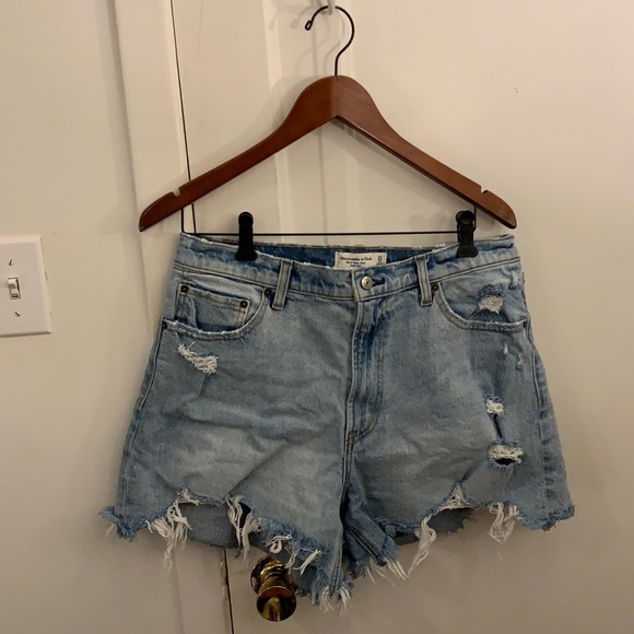 Abercrombie & Fitch Pants - Abercrombie and Fitch distressed shorts